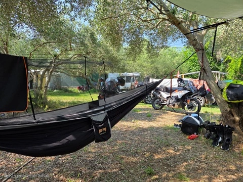 Haengematte Motorrad Campingplatz