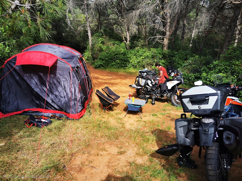 Wildcampen mit dem Motorrad in Kroatien an der Küstenstraße