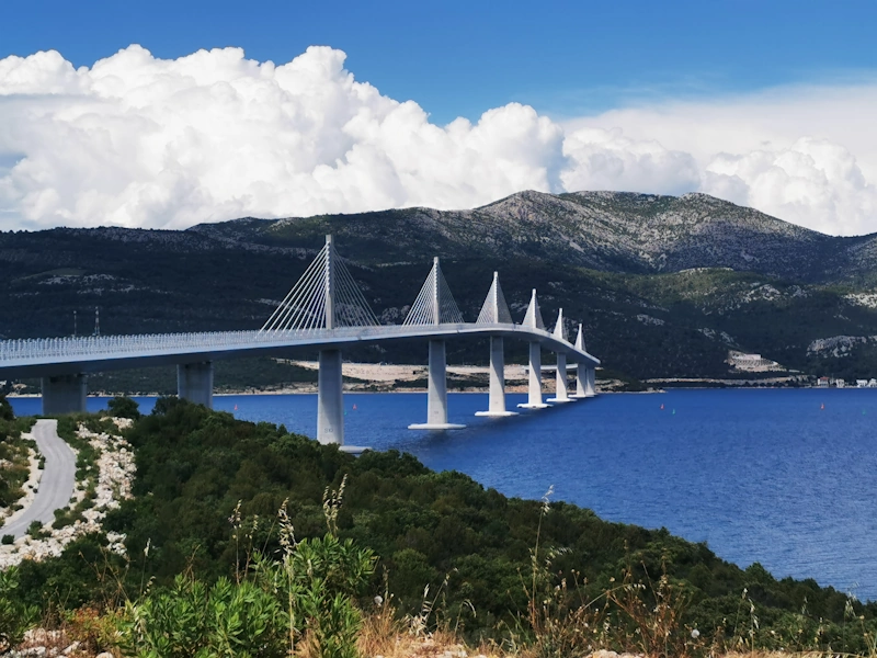 Große Brücke in Kroatien über Bosnien
