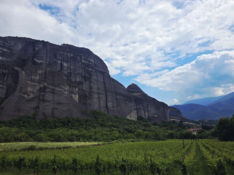 Mit dem Motorrad zu den Meteorakloster