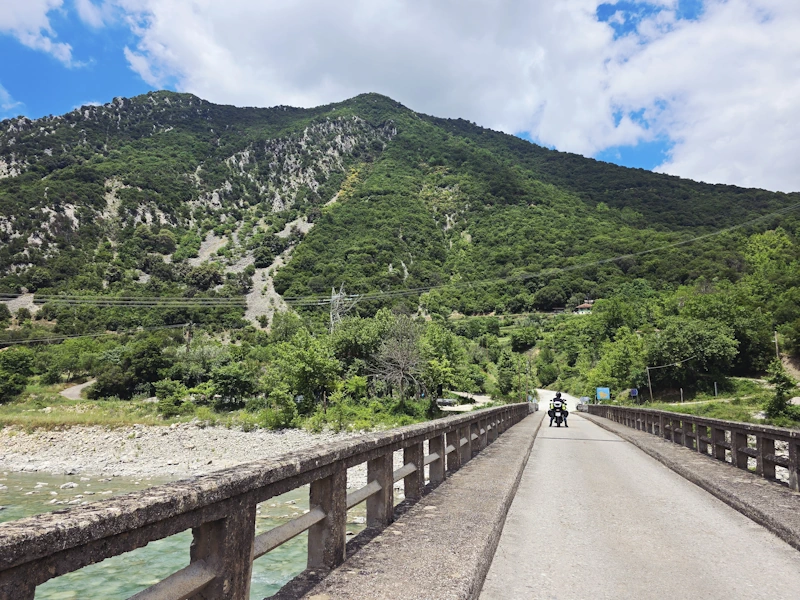 Mit dem Motorrad durch die unendlichen Weiten im Landesinnere von Griechenland
