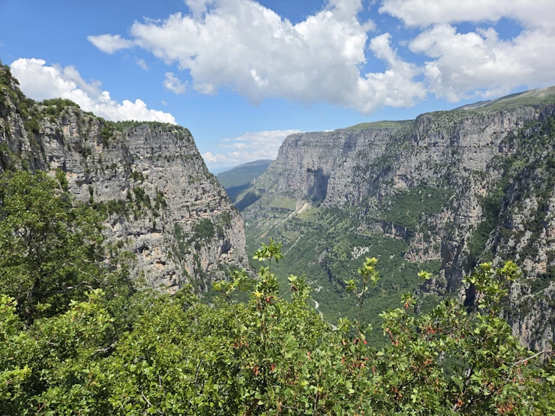 Mit dem Motorrad zu der Vikos-Schlucht