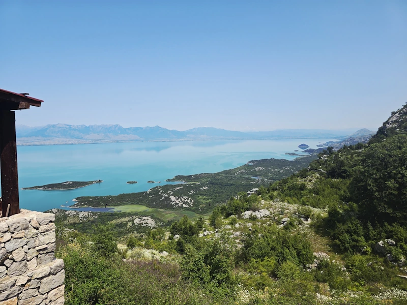 Albanien Motorrad Shkodrasee